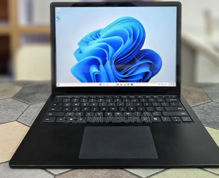 New Laptop Microsoft Surface Laptop 4 16GB Intel Core i7 SSD 512GB