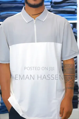 የወንድ ባለ ኮሌታ ቲሸርት