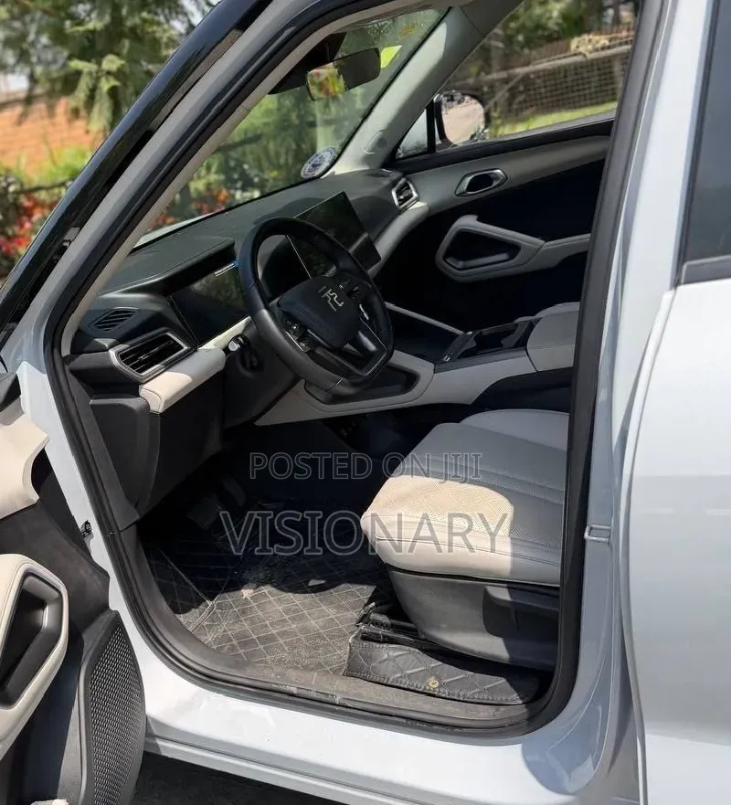 BYD Yuan Up 2025 Silver