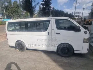 Toyota HiAce 2007 White