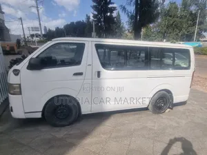 Toyota HiAce 2007 White