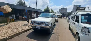 Toyota Hilux 2002 White