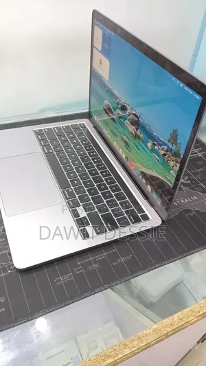 New Laptop Apple MacBook Air 2022 M2 8GB Apple M2 SSD 512GB