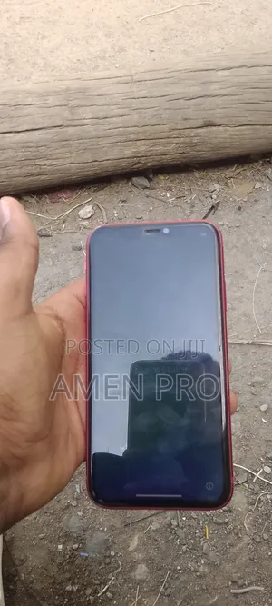 Apple iPhone 11 64 GB Red
