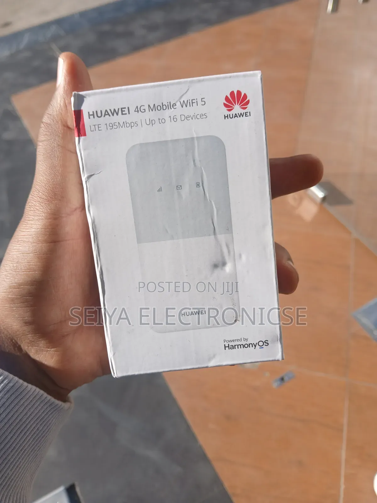 Huawei 4g Mobile Wifi 5 Router Is a Pocket-Sized Portable Router