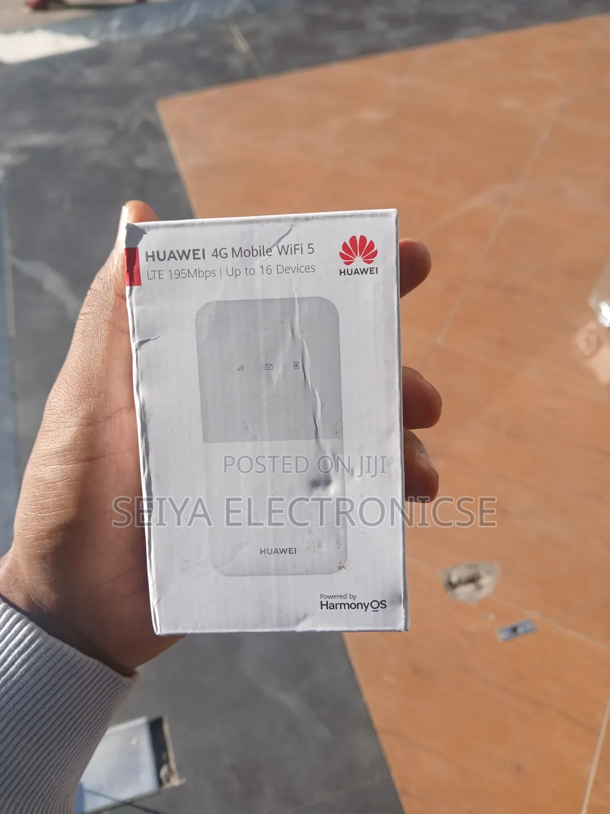 Huawei 4g Mobile Wifi 5 Router Is a Pocket-Sized Portable Router