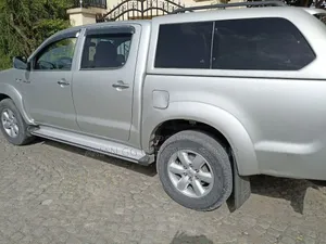 Toyota Hilux 2010 Silver