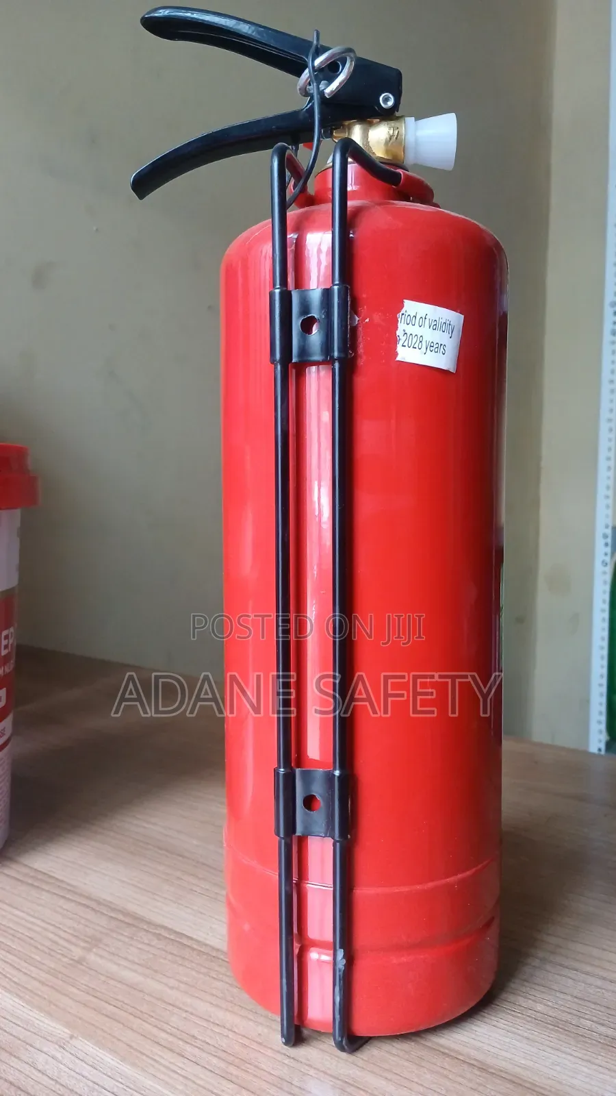 2kg Wall Mount Fire Extinguisher Abc Powder For Any Fire Type