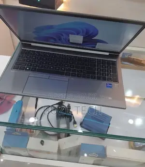 New Laptop HP ZBook Studio G8 16GB Intel Core i7 SSD 512GB