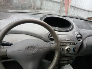 Toyota Vitz 2001