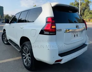 Toyota Land Cruiser 2018 White