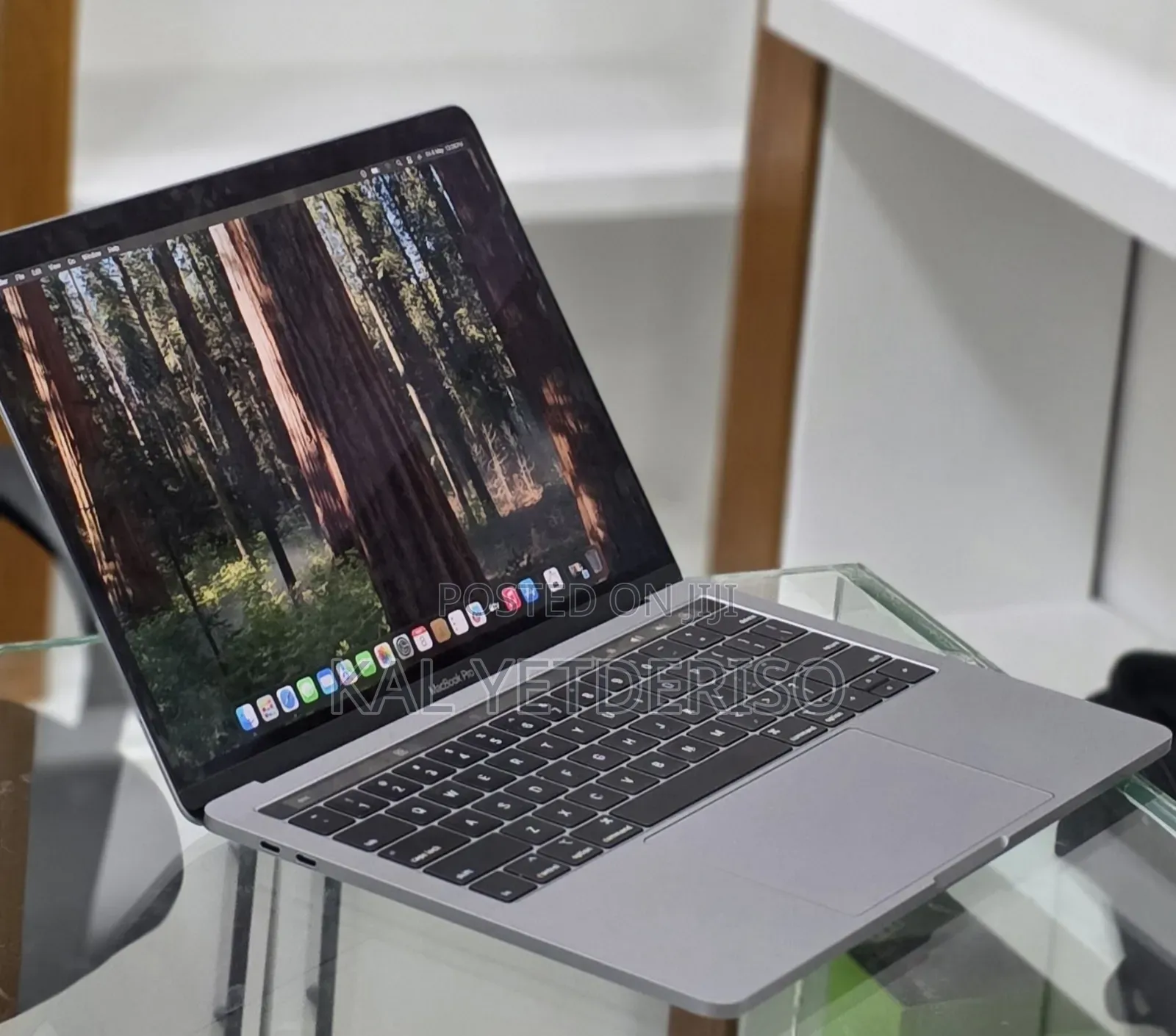 New Laptop Apple MacBook Pro 2019 16GB Intel Core i7 SSD 256GB