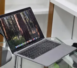 New Laptop Apple MacBook Pro 2019 16GB Intel Core i7 SSD 256GB