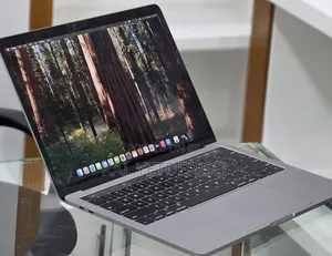 New Laptop Apple MacBook Pro 2019 16GB Intel Core i7 SSD 256GB