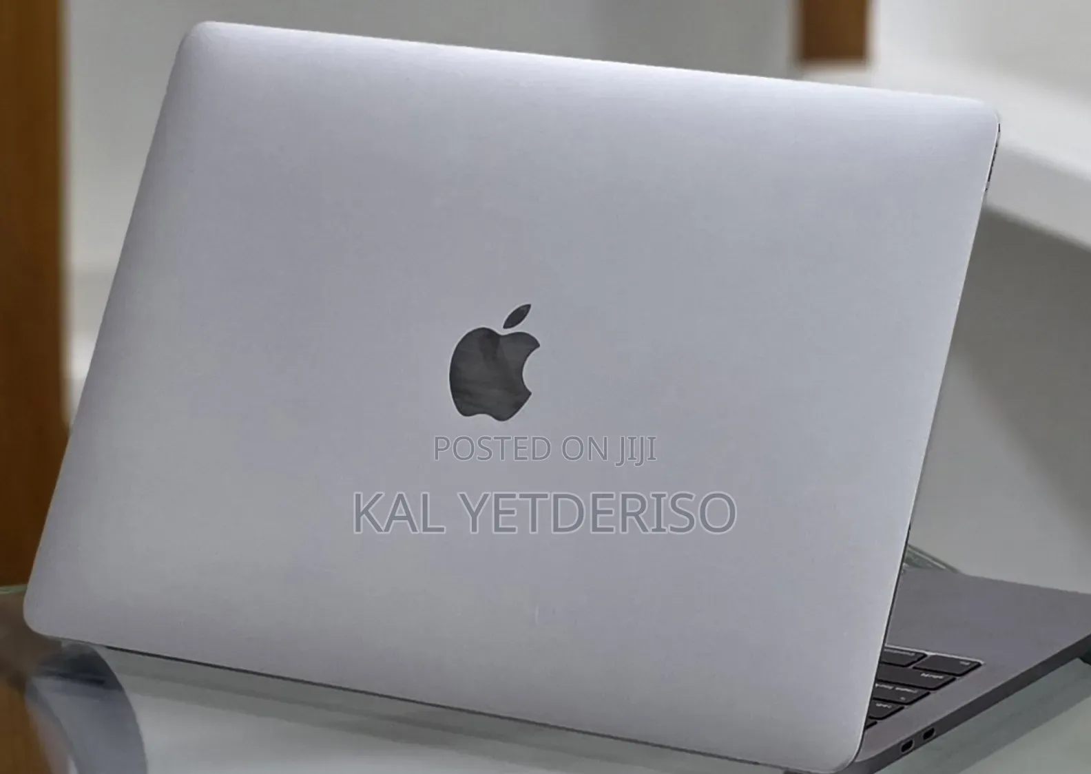 New Laptop Apple MacBook Pro 2019 16GB Intel Core i7 SSD 256GB
