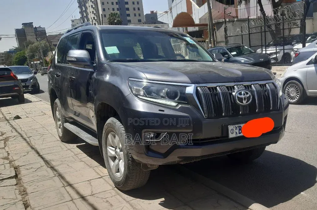 Toyota Land Cruiser Prado 2017 Gray
