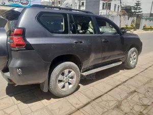 Toyota Land Cruiser Prado 2017 Gray