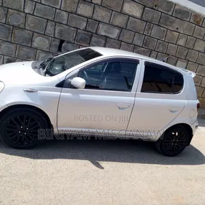 Toyota Vitz 2004 Silver