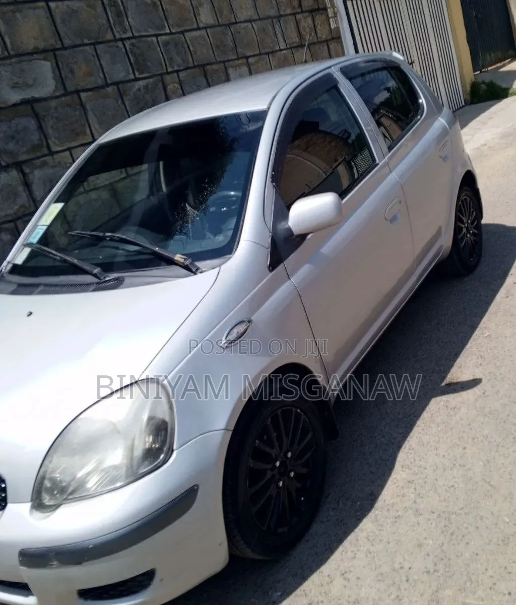 Toyota Vitz 2004 Silver