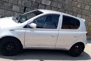 Toyota Vitz 2004 Silver