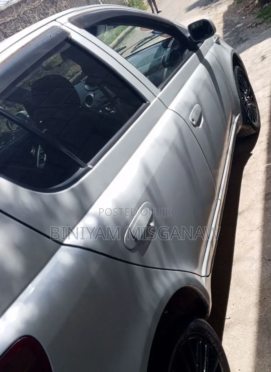 Toyota Vitz 2004 Silver
