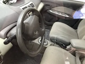 Toyota Belta 2010 Silver