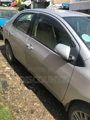 Toyota Belta 2010 Silver
