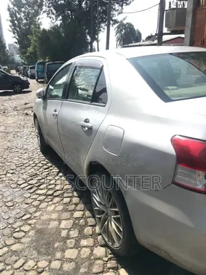 Toyota Belta 2010 Silver