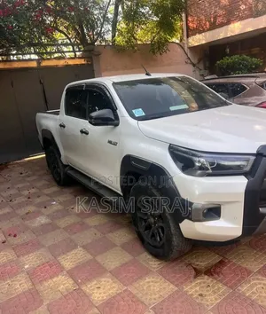 Toyota Hilux 2021 White