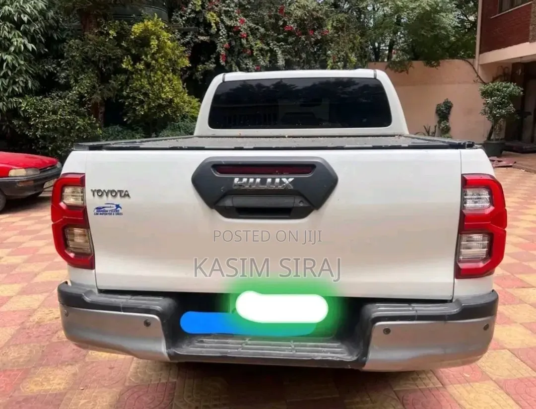 Toyota Hilux 2021 White