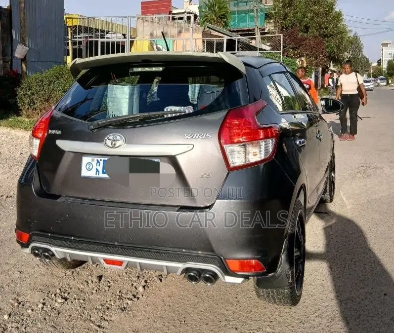 Toyota Yaris 2016 Black