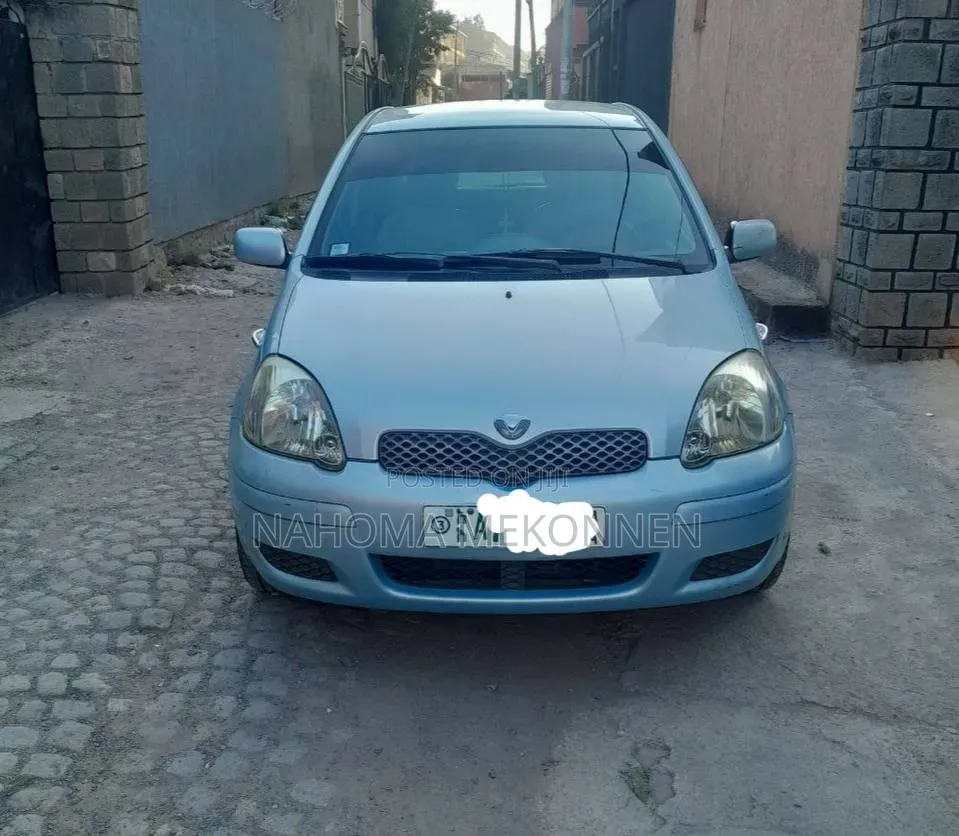 Toyota Vitz 2004 Blue
