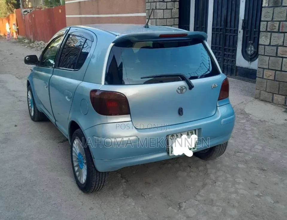 Toyota Vitz 2004 Blue