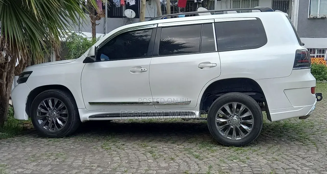Toyota Land Cruiser 2014