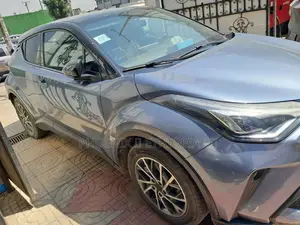 Toyota C-HR 2021 Blue