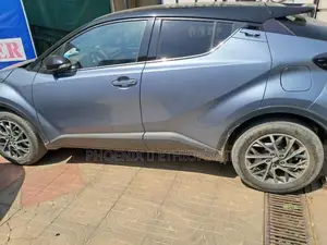 Toyota C-HR 2021 Blue
