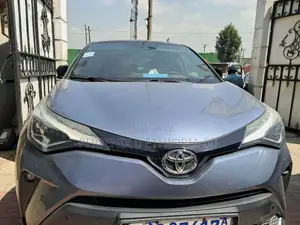 Toyota C-HR 2021 Blue