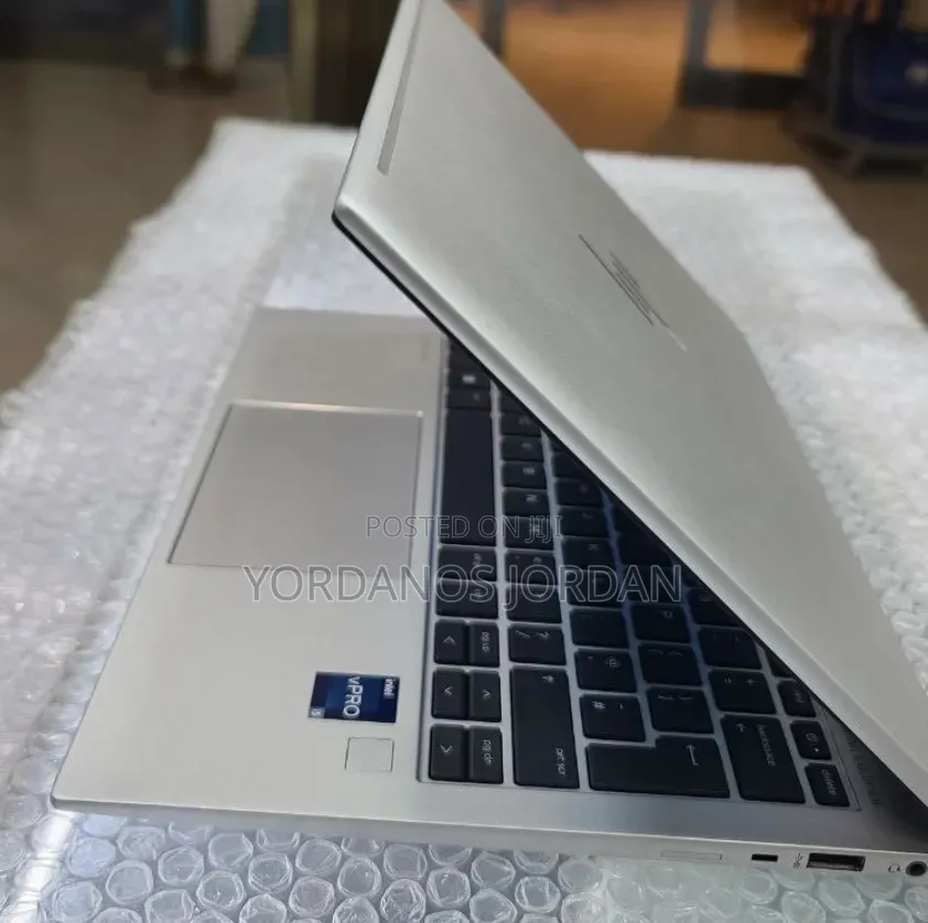 New Laptop HP EliteBook 830 G9 16GB Intel Core i5 SSD 512GB