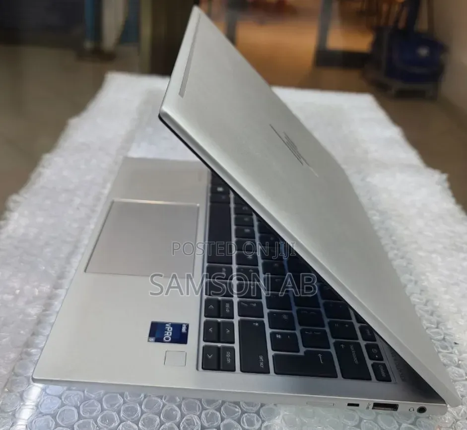 New Laptop HP EliteBook 830 G9 16GB Intel Core i5 SSD 512GB