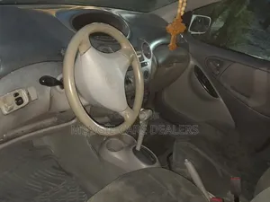 Toyota Platz 2001 White