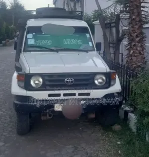 Toyota Land Cruiser 90 1997 White