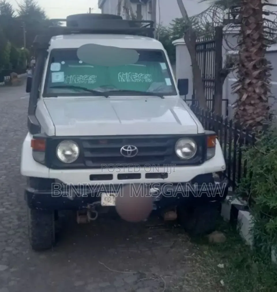 Toyota Land Cruiser 90 1997 White