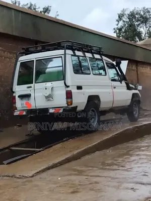Toyota Land Cruiser 90 1997 White