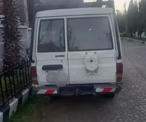 Toyota Land Cruiser 90 1997 White