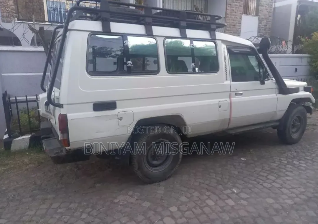 Toyota Land Cruiser 90 1997 White