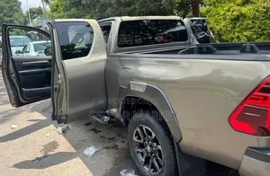 Toyota Hilux 2021 Gray