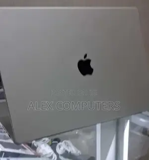New Laptop Apple MacBook 32GB Apple M1 Pro SSD 512GB