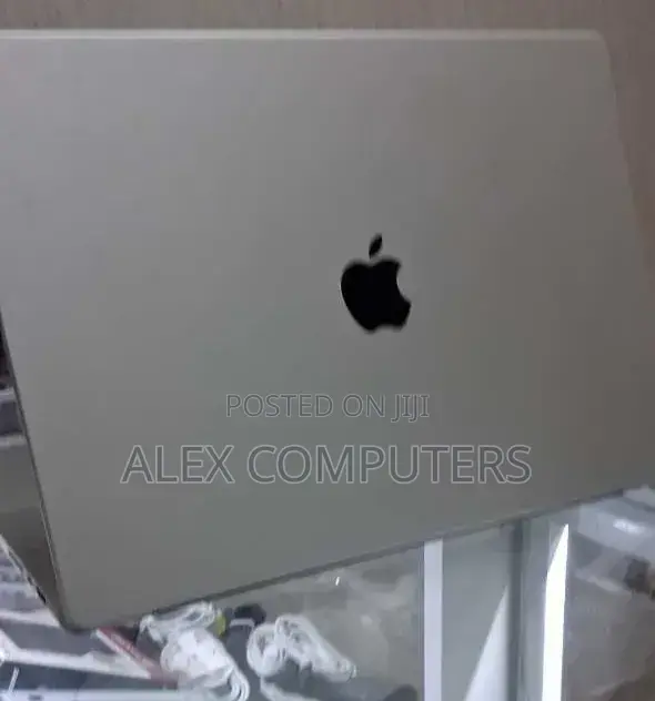 New Laptop Apple MacBook 32GB Apple M1 Pro SSD 512GB