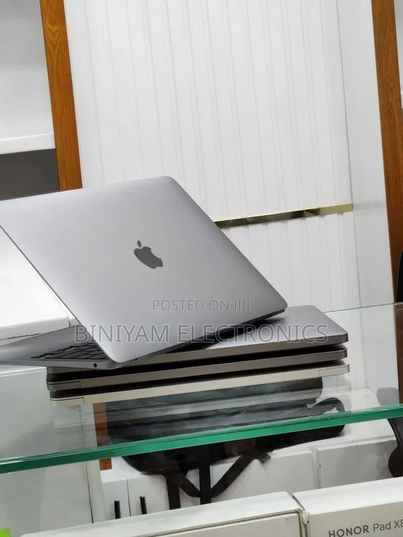New Laptop Apple MacBook Air 2020 M1 8GB Apple M1 SSD 256GB