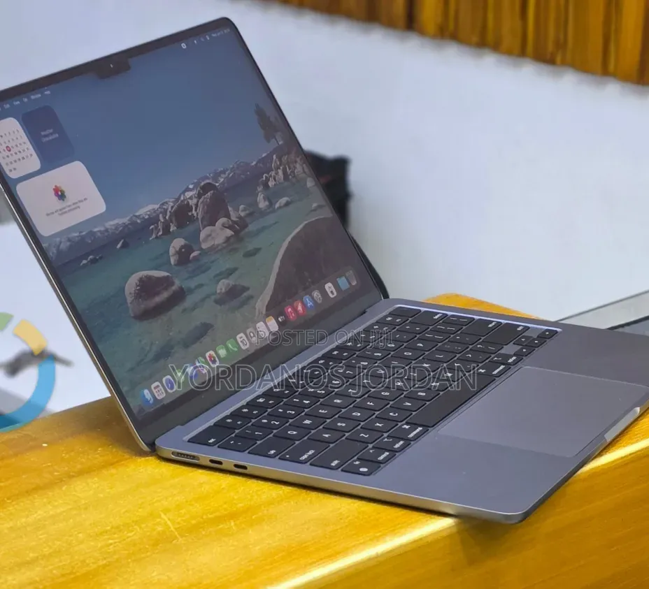 New Laptop Apple MacBook Air 2022 M2 8GB Apple M2 SSD 256GB